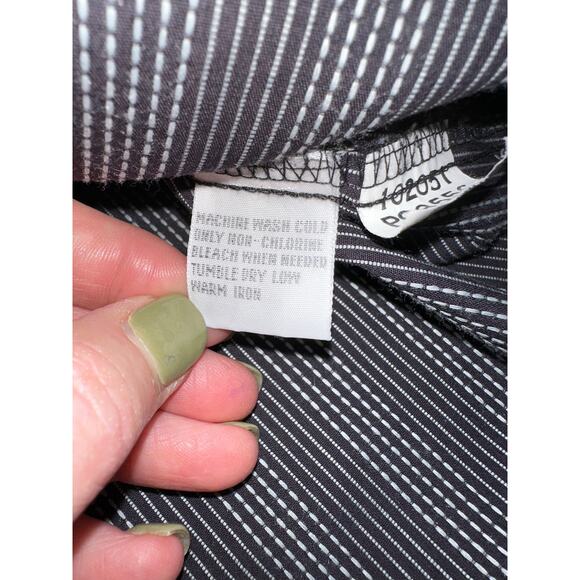 Foxcroft Women’s Wrinkle Free Button Up Top Dark Gray Black Stripe 16 office - Picture 7 of 9